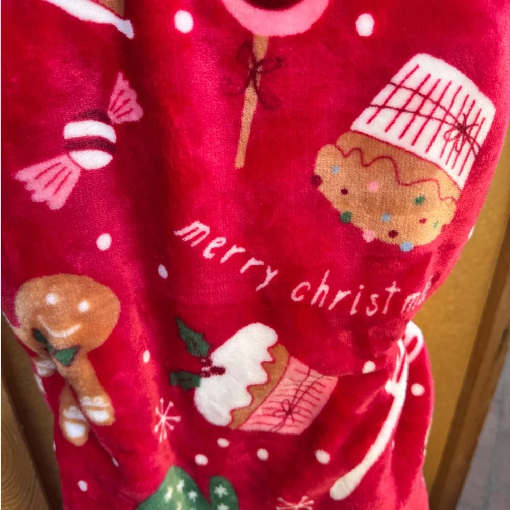 Gingerbread Oversized Plush Throw_3